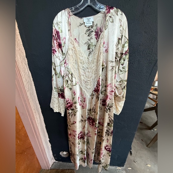 Valentino Intimo for Neiman Marcus Floral Silk & Lace  nightgown with robe Med - Picture 1 of 16